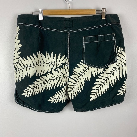 QUIKSILVER Black Palm Board Shorts Size 38 - Picture 7 of 9